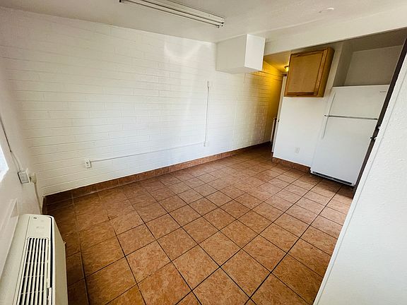 5th image of 2736 N Stone Ave #2