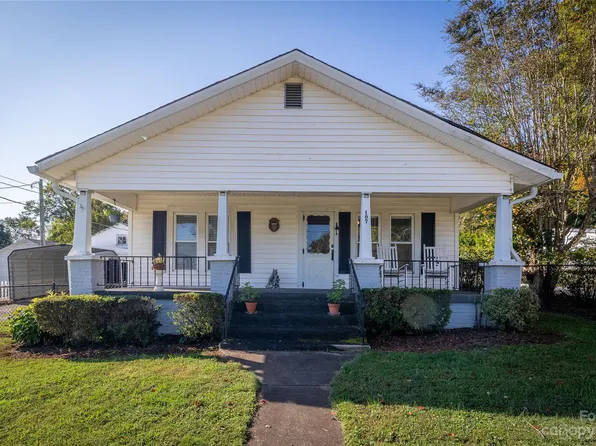 107 Burns St, Morganton, NC 28655