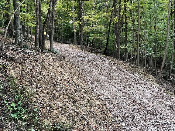 2nd image of 1582 Cardinal Hill Ln