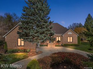 2673 John Warren Dr, West Bloomfield, MI