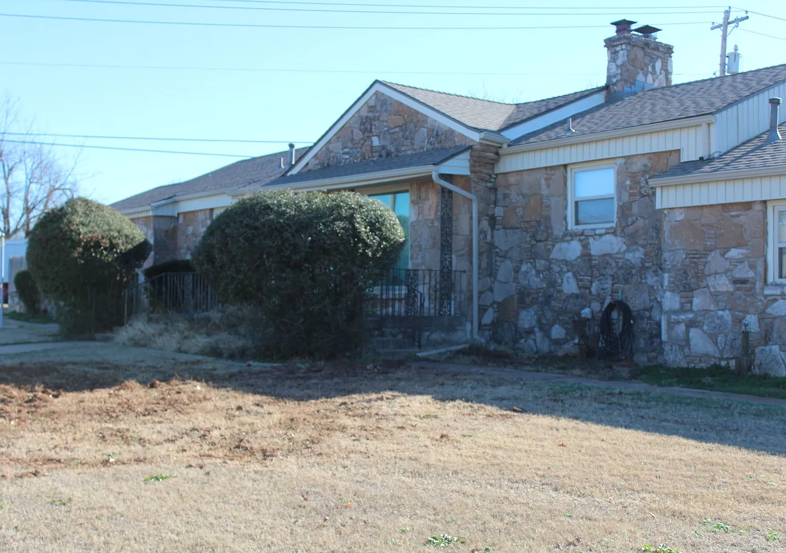 3 Beds, 3 Baths, 3 Fireplaces!! — Photo 2