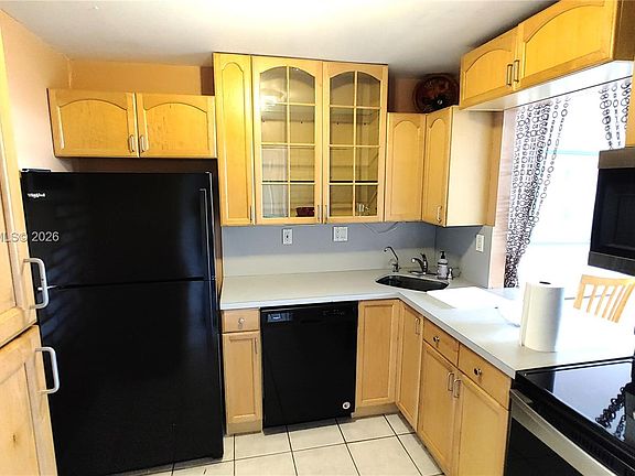 3rd image of 2101 Atlantic Shores Blvd APT 415