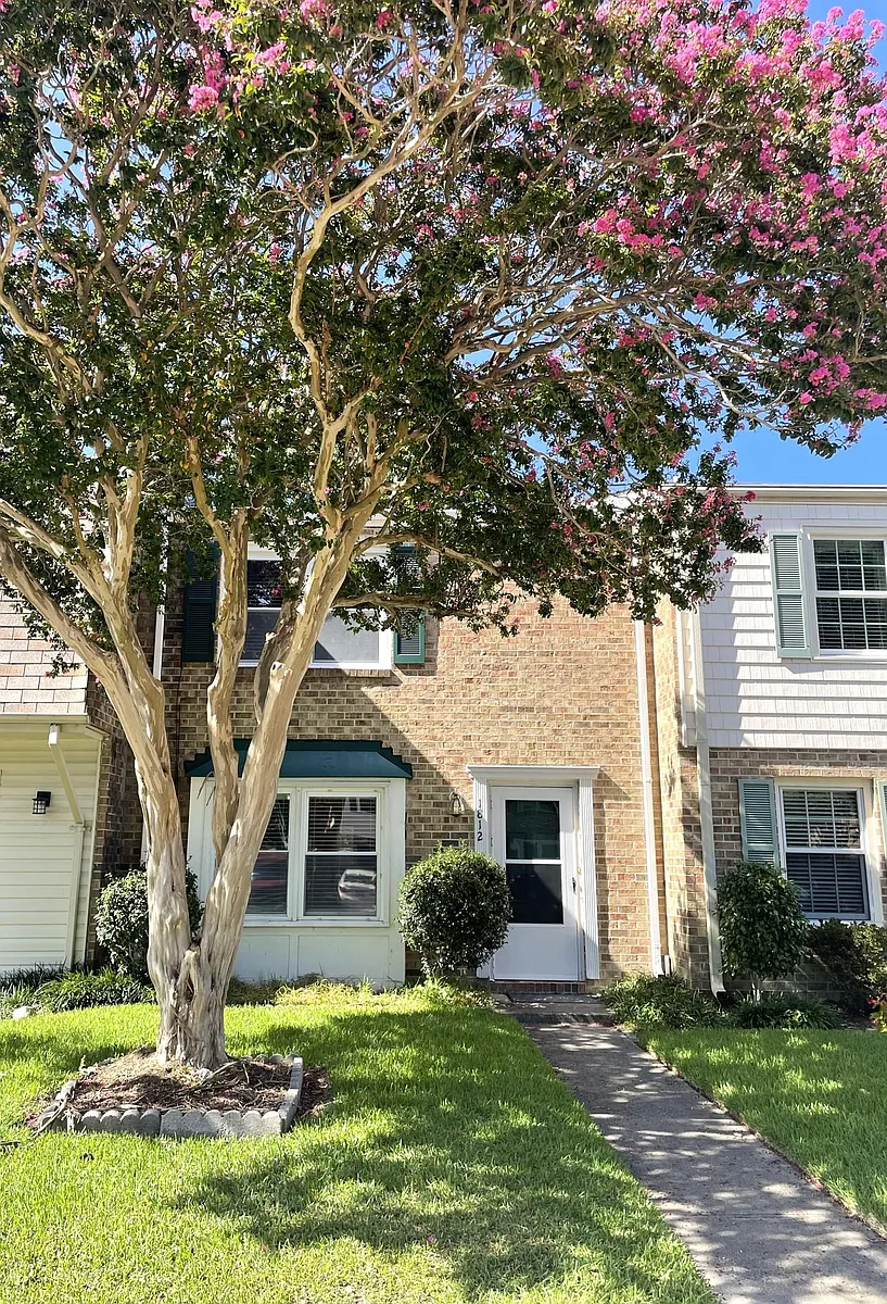 Front of townhouse with blooming Crepe Myrtle. - 1812 Durham E