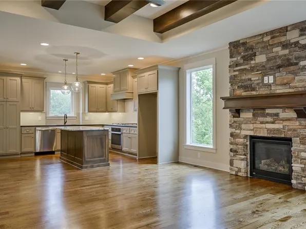 2407 W 177th Ter, Overland Park, KS 66085