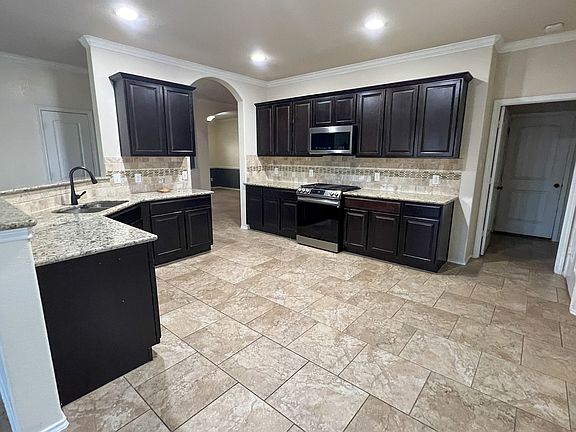 4th image of 326 Briar Park Dr
