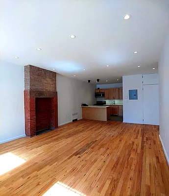 Rented by Moss Realty Company | media 10