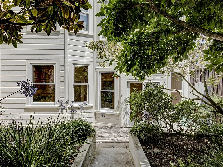 727B Waller St — Photo 17