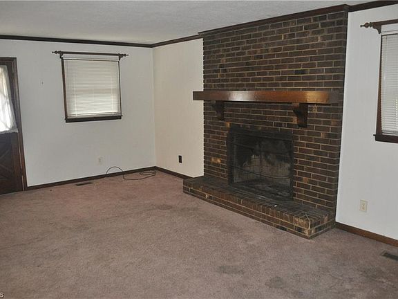 3rd image of 2104 Ontario St
