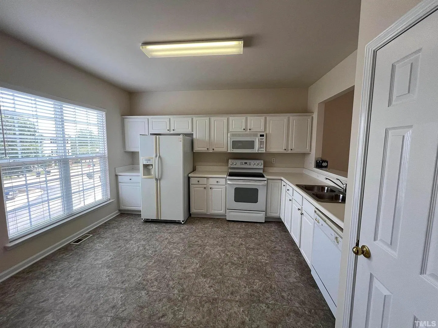 206 Great Ridge Court — Photo 3