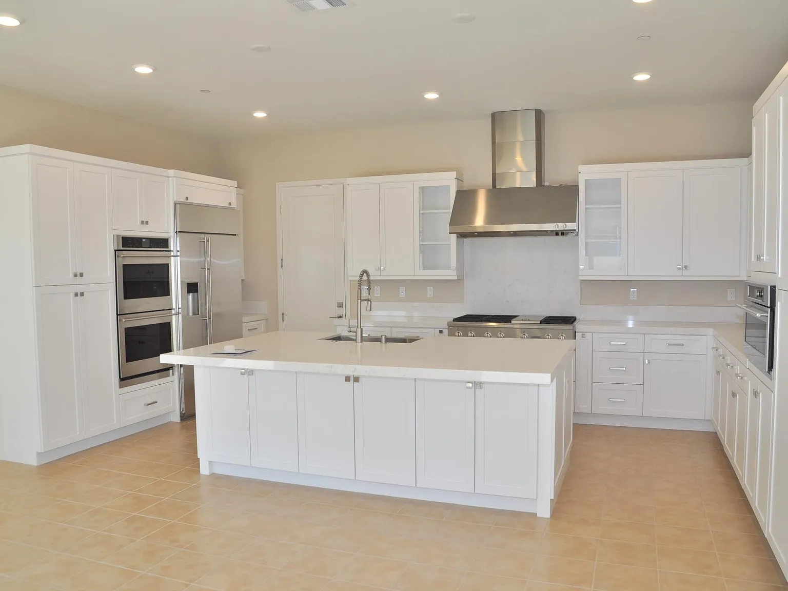 4 bed, 4.5 bath, 3386 sqft, $8,500 — Photo 4