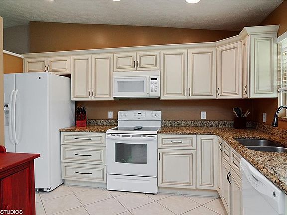 5th image of 2082 SW Aguero St