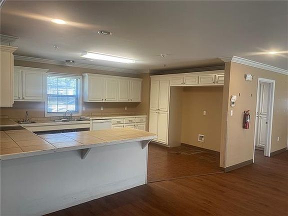 2nd image of 3622 Groom Rd