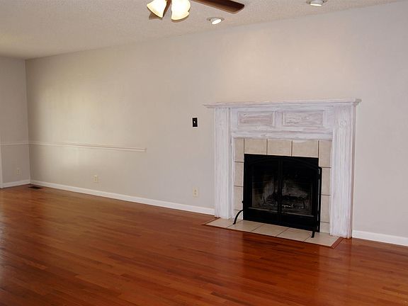 3rd image of 1051 Beck Cir