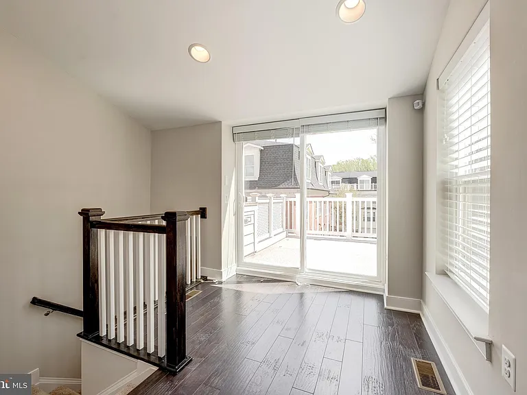 10326 Grosvenor Pl — Photo 40