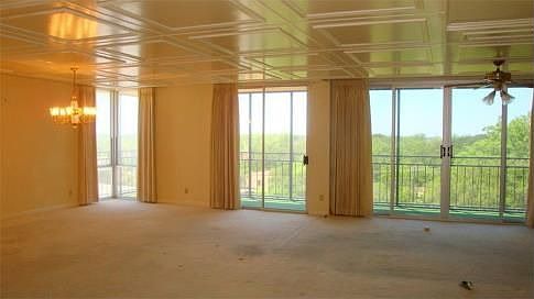 Living/Dining Area