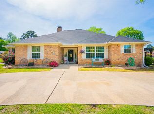 1401 W Lake Dr, Gladewater, TX 75647