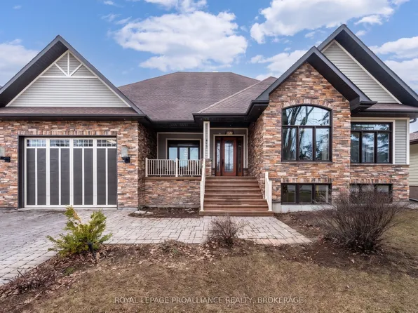 977 Woodbine Rd, Kingston, ON K7P 2X5