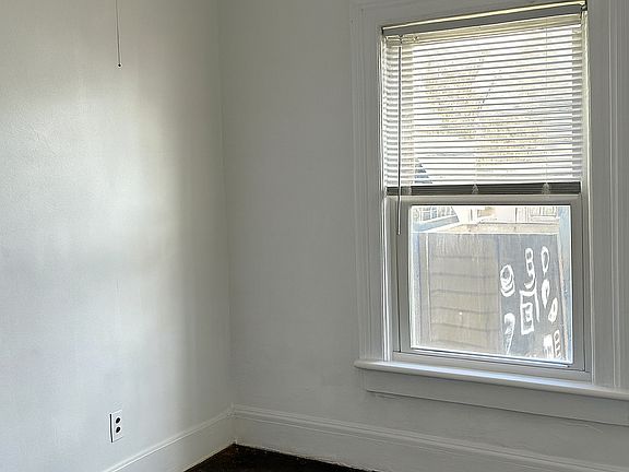 3rd image of 35 N 5th St #1