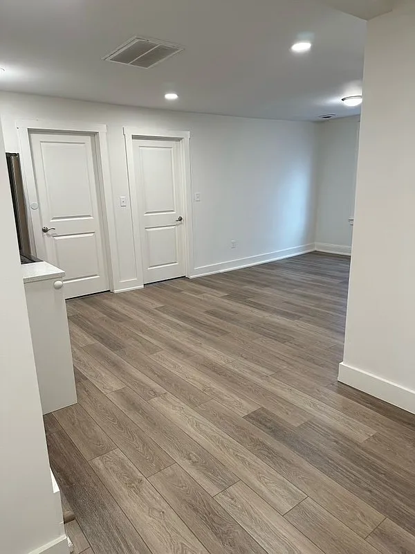 3 bed, 1.0 bath, 1200 sqft, $2,500 — Photo 3