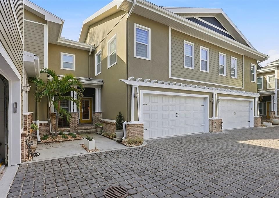 1st image of 430 11TH AVENUE NE