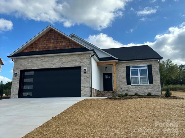 4911 Southview Dr, Hickory, NC 28602
