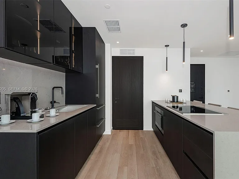 20 NE 11th St #4901 — Photo 24