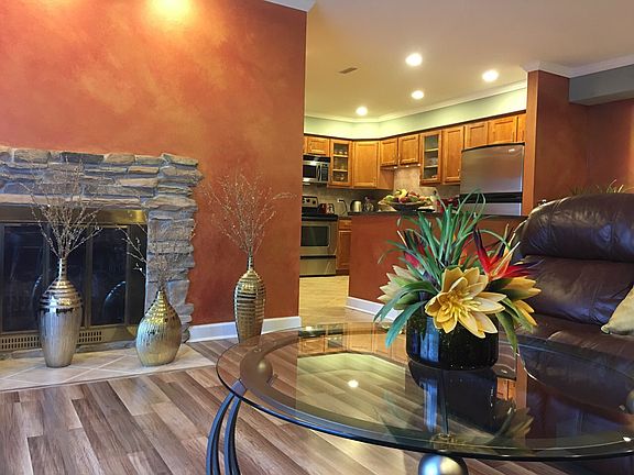 5th image of 668 Pinecrest Dr APT 303