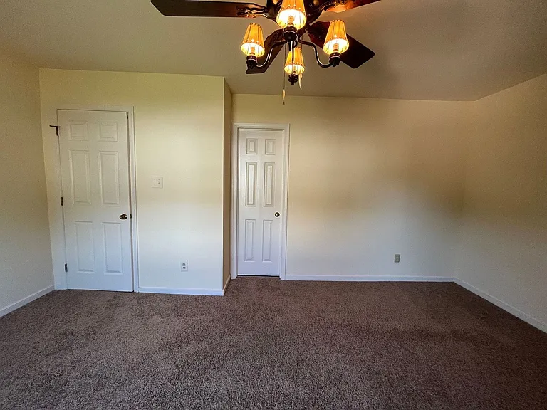 8704 Hermitage Trace Cir — Photo 16