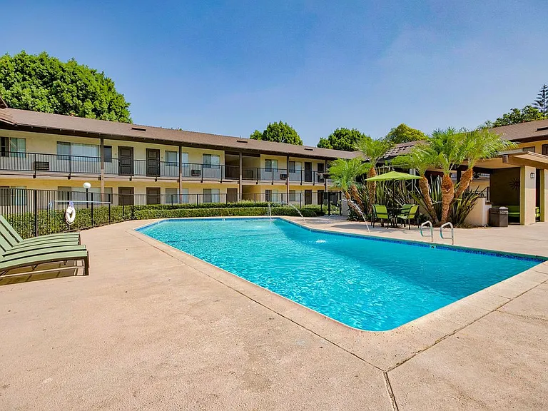 Tustin View — Photo 8