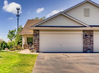 309 Summer Pl E, Maplewood, MN 55117