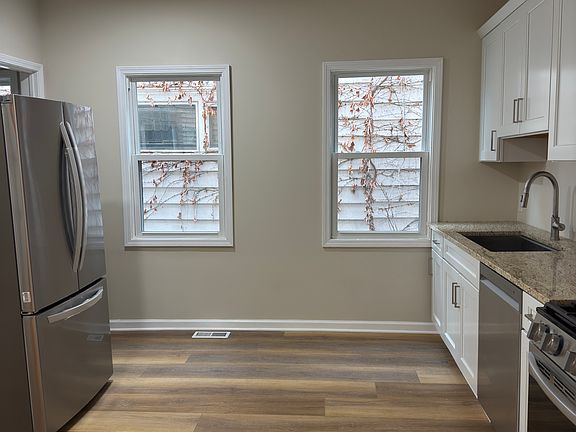 3rd image of 153 Oxford Ave #1