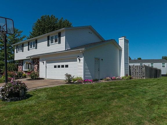 3rd image of 4061 Elaine Cir