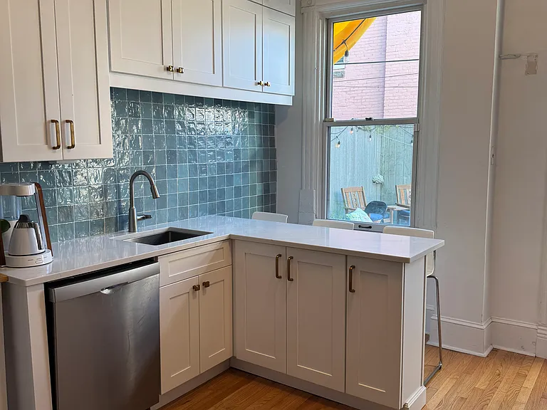 1104 7th St NE — Photo 2