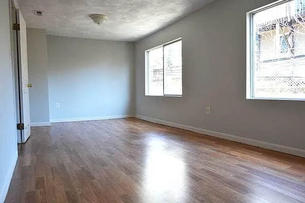 3 bed, 999 sqft, $4,250 — Photo 4