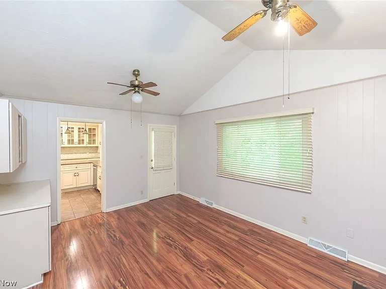 23721 Greenlawn Ave — Photo 15