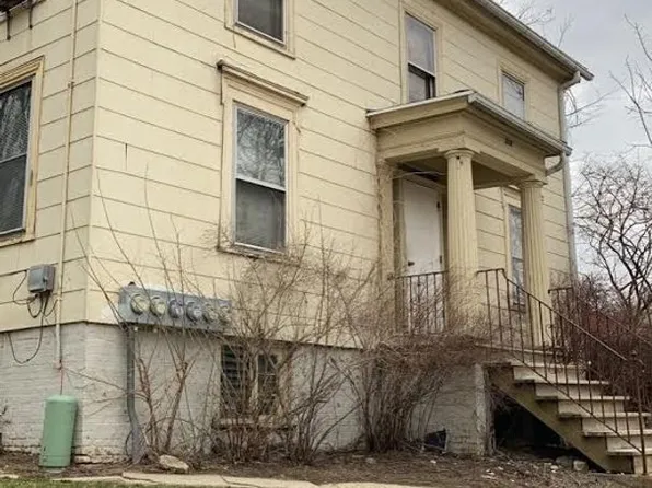 '098, 317 E Court St APT 3, Janesville, WI 53545