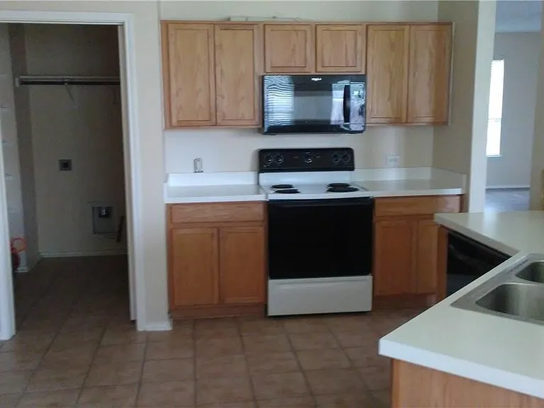 2820 Deer Ridge Dr — Photo 4