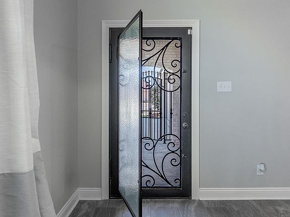5th image of 108 Vieux Carre Pl