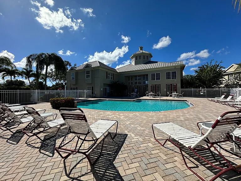 7750 Plantation Cir — Photo 36