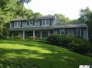 6 Ehrle Ct, Northport, NY 11768