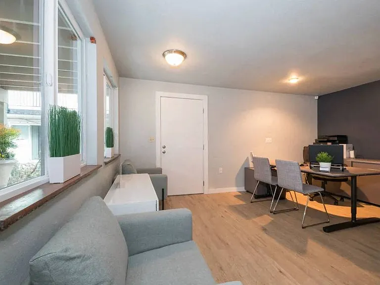 Solana Apartments — Photo 5