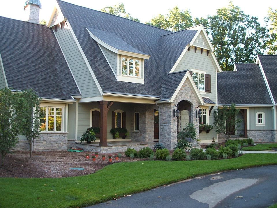 2nd image of 544 Pinnacle View Dr NE