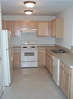 3rd image of 2914 Signature Blvd