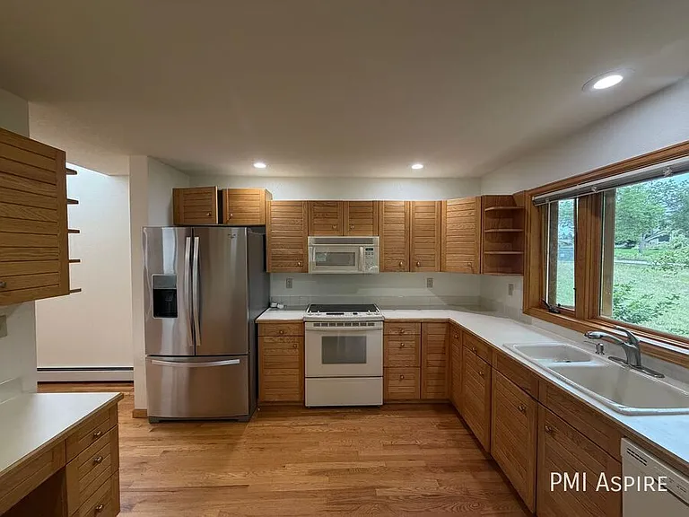 1940 Tincup Ct — Photo 8