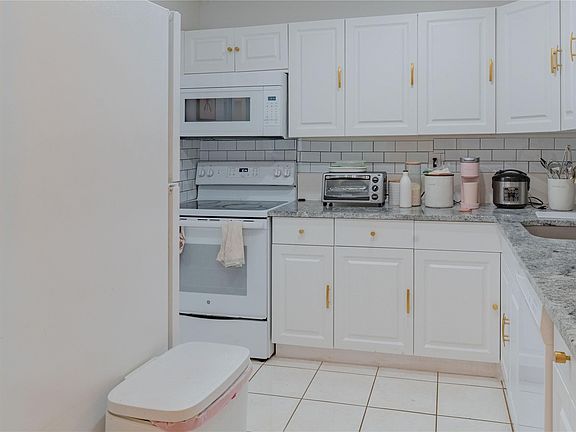 5th image of 8101 Camino Real #316