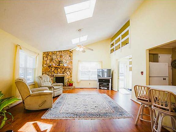5th image of 619 Terrace Ave