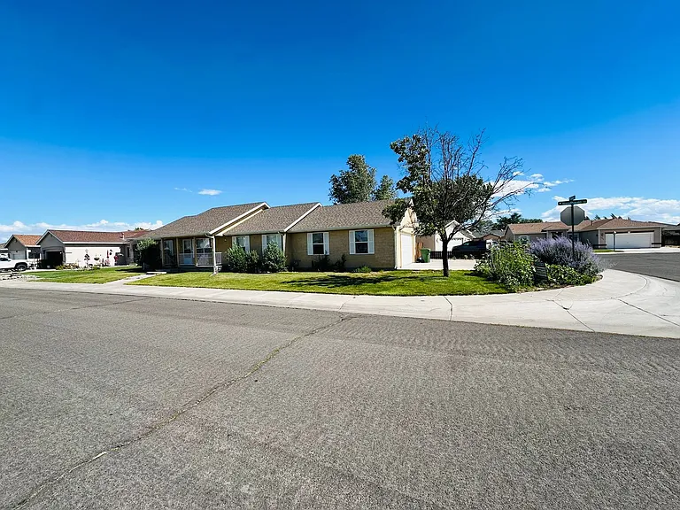 844 Woodhaven Dr — Photo 4