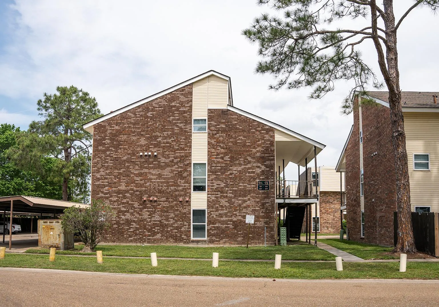 Oak Lane Apartments — Photo 1