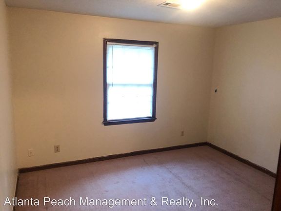 4th image of 1035 Chestnut Oak Ct NE #B