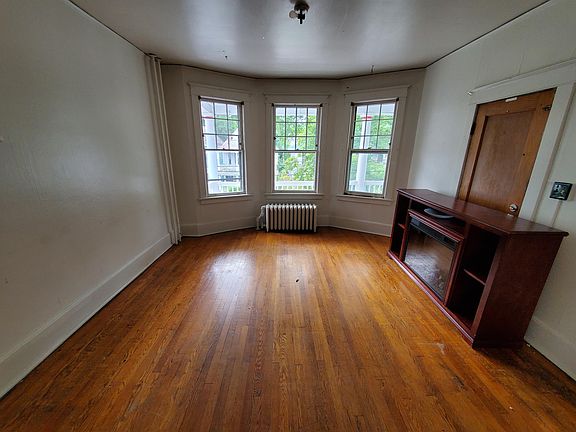 4th image of 921 Park Ave #3
